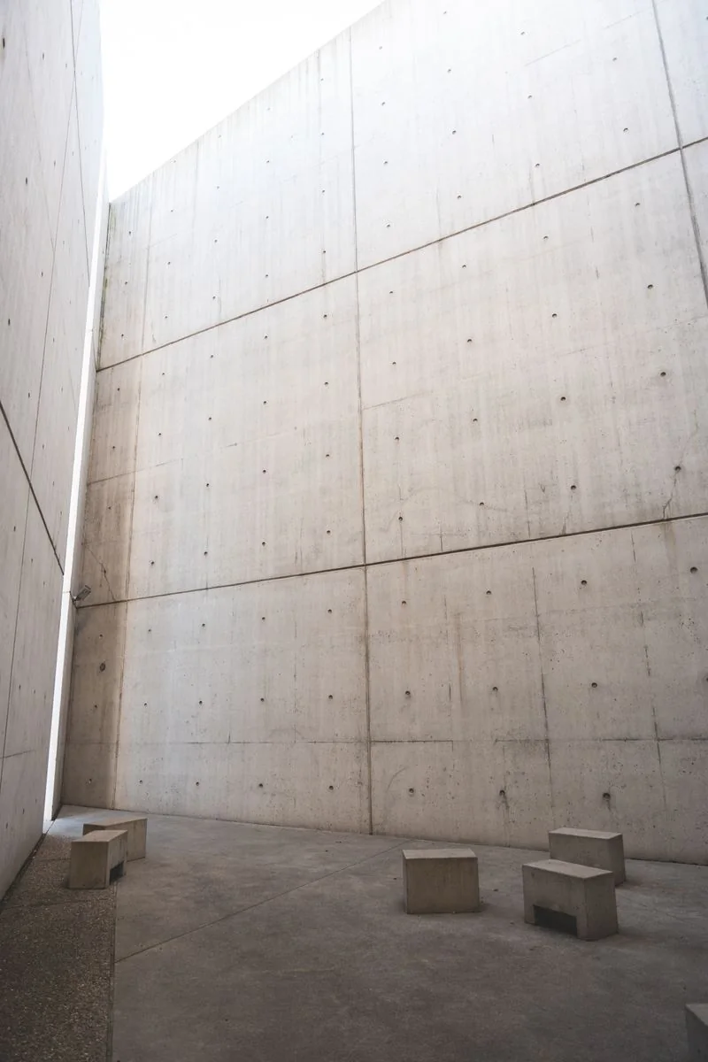 Espace architectural minimaliste en béton